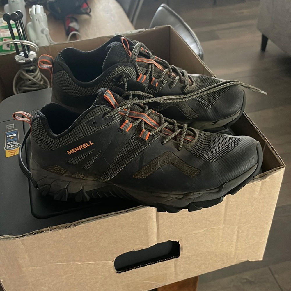 Mens hiking shoes